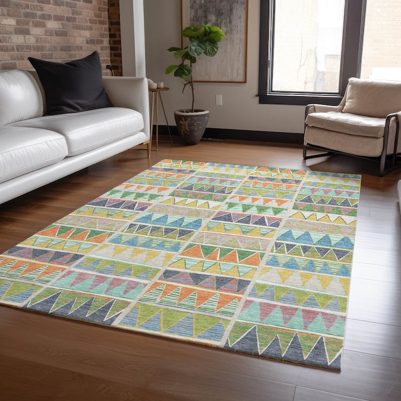 Machine Washable Indoor/Outdoor Casual Pennant Chantille Rug
