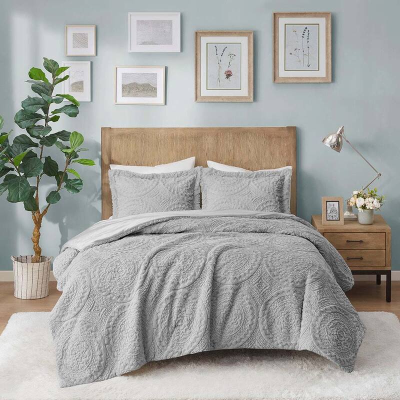 Embroidered Medallion Ultra Plush Comforter Mini Set