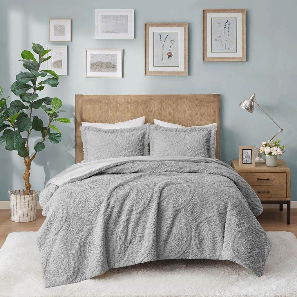 Embroidered Medallion Ultra Plush Comforter Mini Set