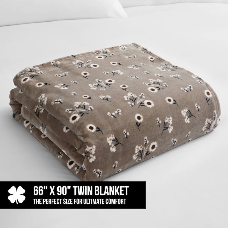 Lucky Brand Daisy Plush Throw Blanket