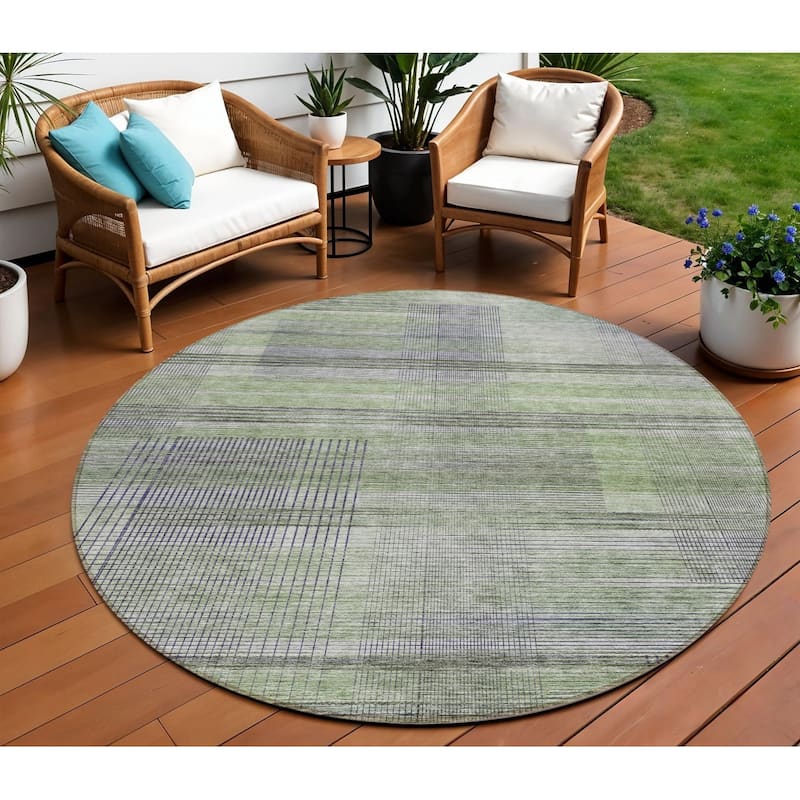 HomeRoots Striped Transitional Rectangle Outdoor Rug - 8' Round