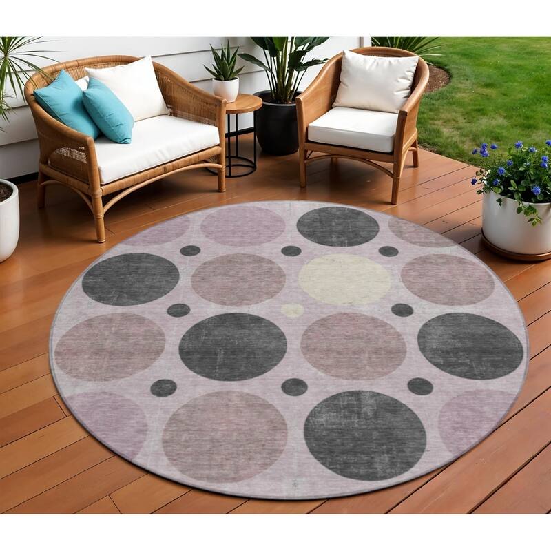 HomeRoots Geometric Transitional Rectangle Outdoor Rug - 8' Round