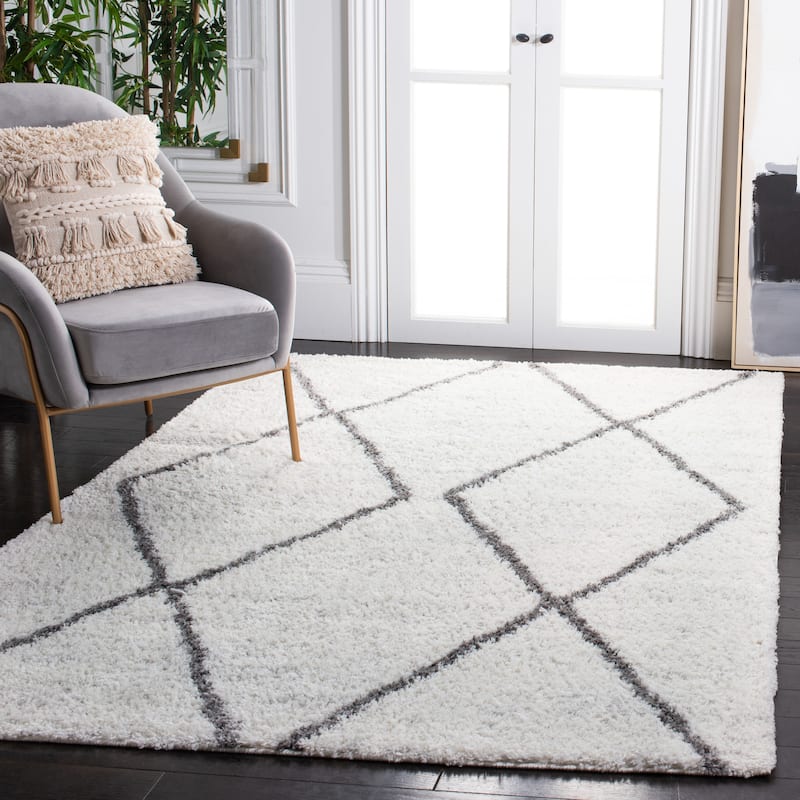 SAFAVIEH August Shag Yukine Trellis 1.26-inch Thick Rug - 8' x 10' - Ivory/Grey