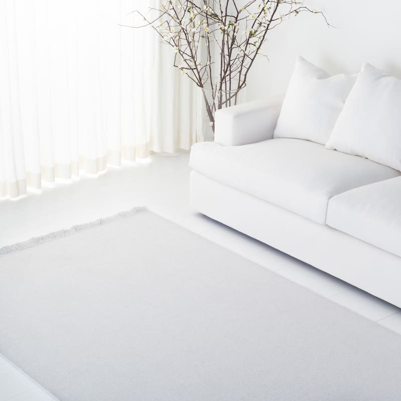 Lauren Ralph Lauren, Conchita Solid Wool Rug. - 6' x 9' - Light Grey