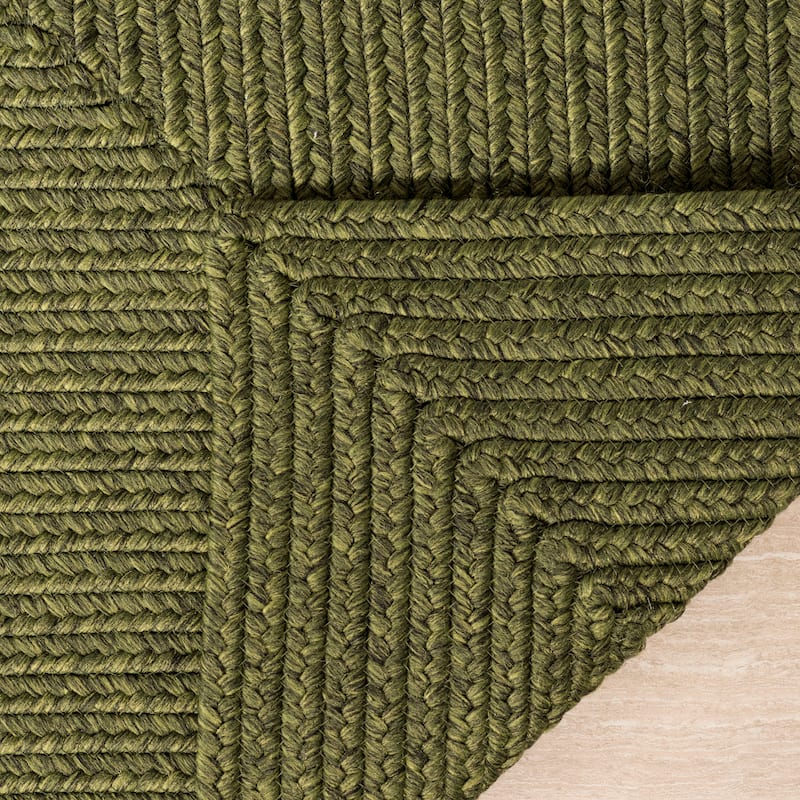 SAFAVIEH Handmade Braided Shabana Casual Lavada Rug