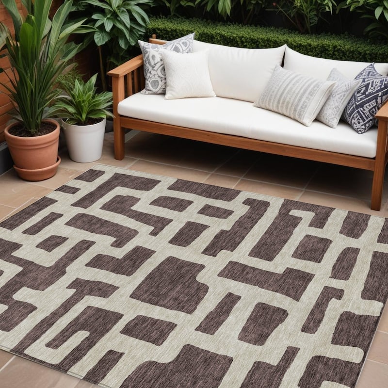 HomeRoots Abstract Transitional Rectangle Outdoor Rug - 8' X 10'