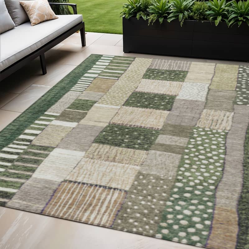 HomeRoots Geometric Transitional Rectangle Outdoor Rug - 5' X 8'