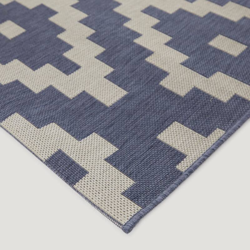 Elio Diamond Trellis Indoor/Outdoor Area Rug