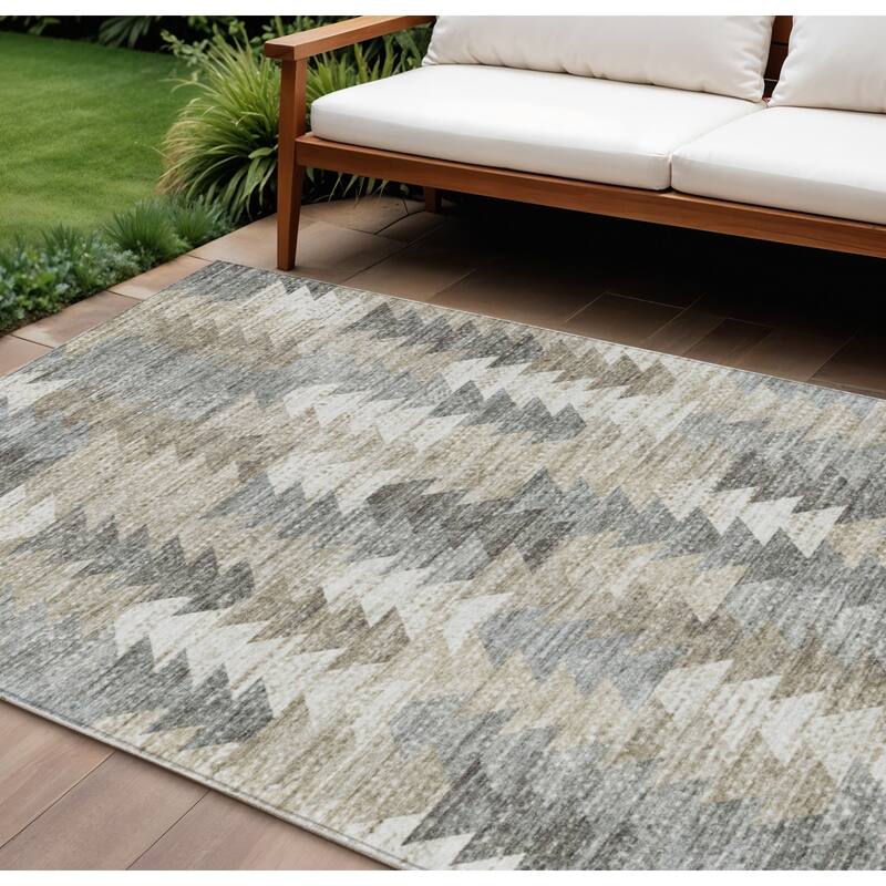HomeRoots Geometric Transitional Rectangle Outdoor Rug - 9' X 12'