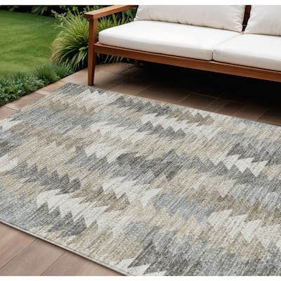 HomeRoots Geometric Transitional Rectangle Outdoor Rug