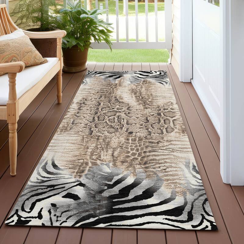 Machine Washable Indoor/ Outdoor Modern Animal Print Chantille Rug - Ivory - 2'3" x 7'6"