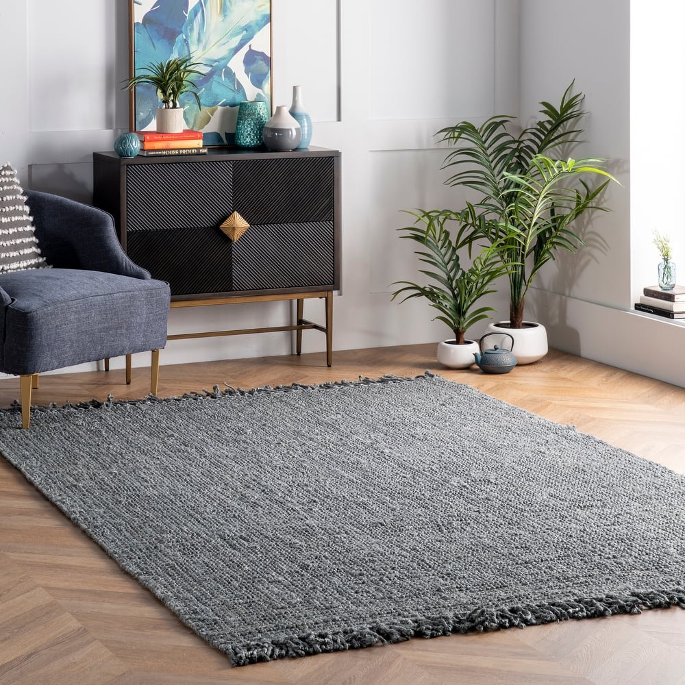 Nuloom Delilah Solid Chunky Jute Tassel Area Rug
