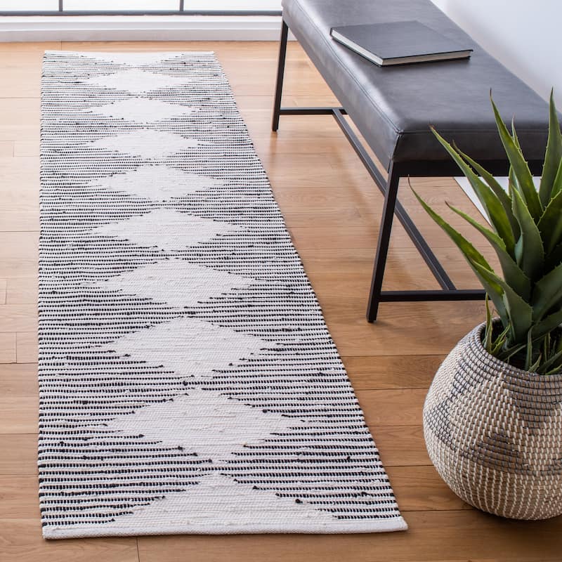 SAFAVIEH Hand-Woven Kilim Brigette Flatweave Cotton Rug - 2'3" x 9' Runner - Navy/Ivory