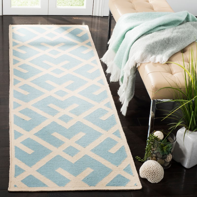 SAFAVIEH Handmade Flatweave Dhurries Eildine Modern Moroccan Wool Rug - 2'6" x 12' Runner - Light Blue/Ivory