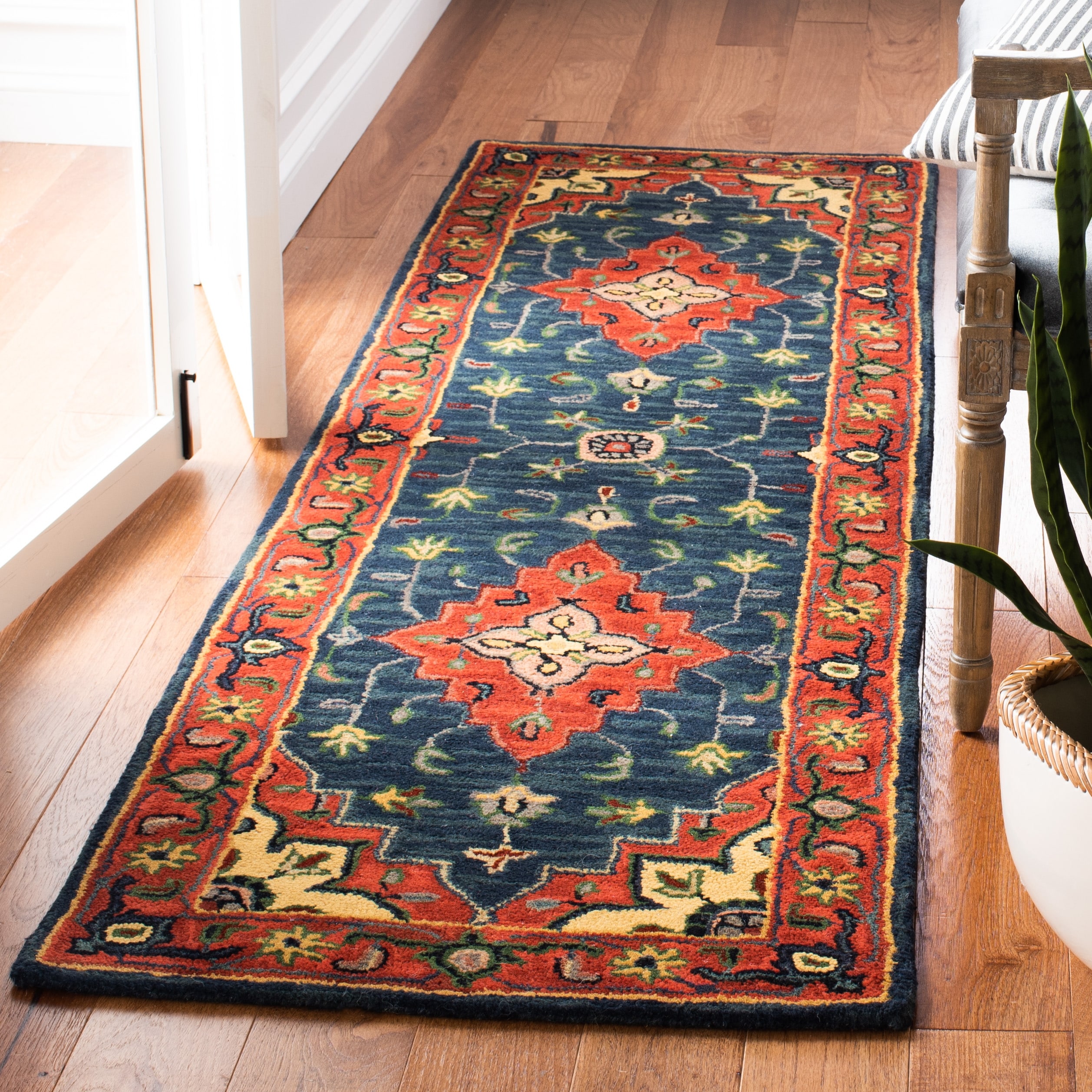 SAFAVIEH Handmade Heritage Facet Border Traditional Wool Rug - On