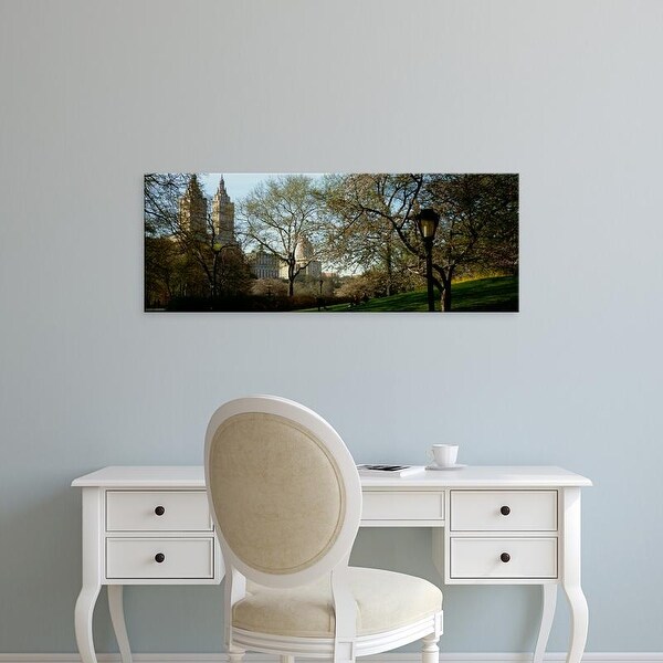 Easy Art Prints Panoramic Image 'Park In Front Of A Building, Central Park, NYC, New York City, New York' Canvas Art