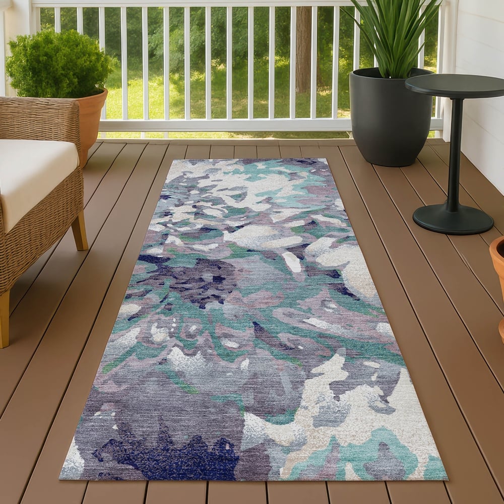 Machine Washable Indoor/ Outdoor Abstract Floral Chantille Rug