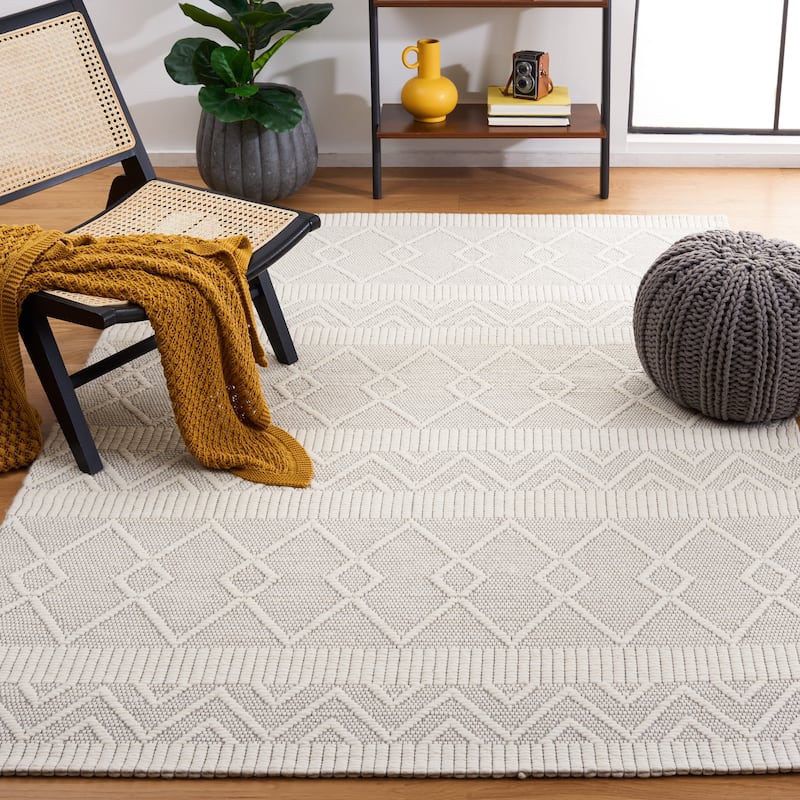 SAFAVIEH Handmade Marbella Nutan Boho Wool Rug - 5' x 8' - Ivory/Beige