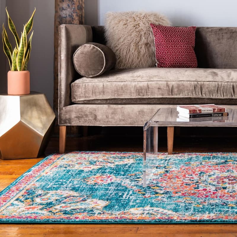 Traditional Koakburg Collection Area Rug