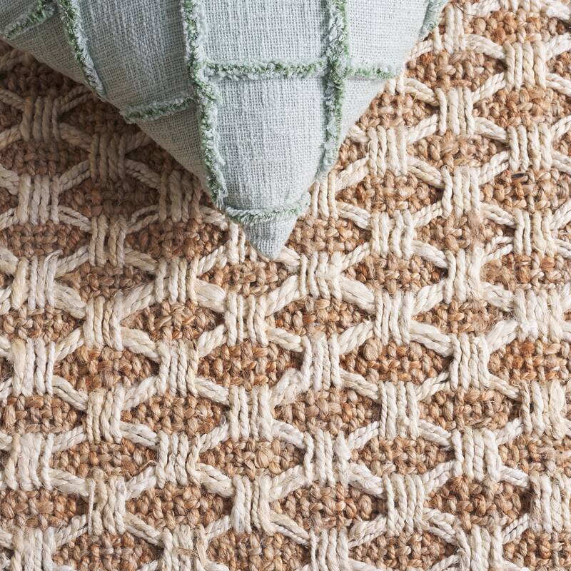 SAFAVIEH Handmade Natural Fiber Chigusa Farmhouse Jute Rug