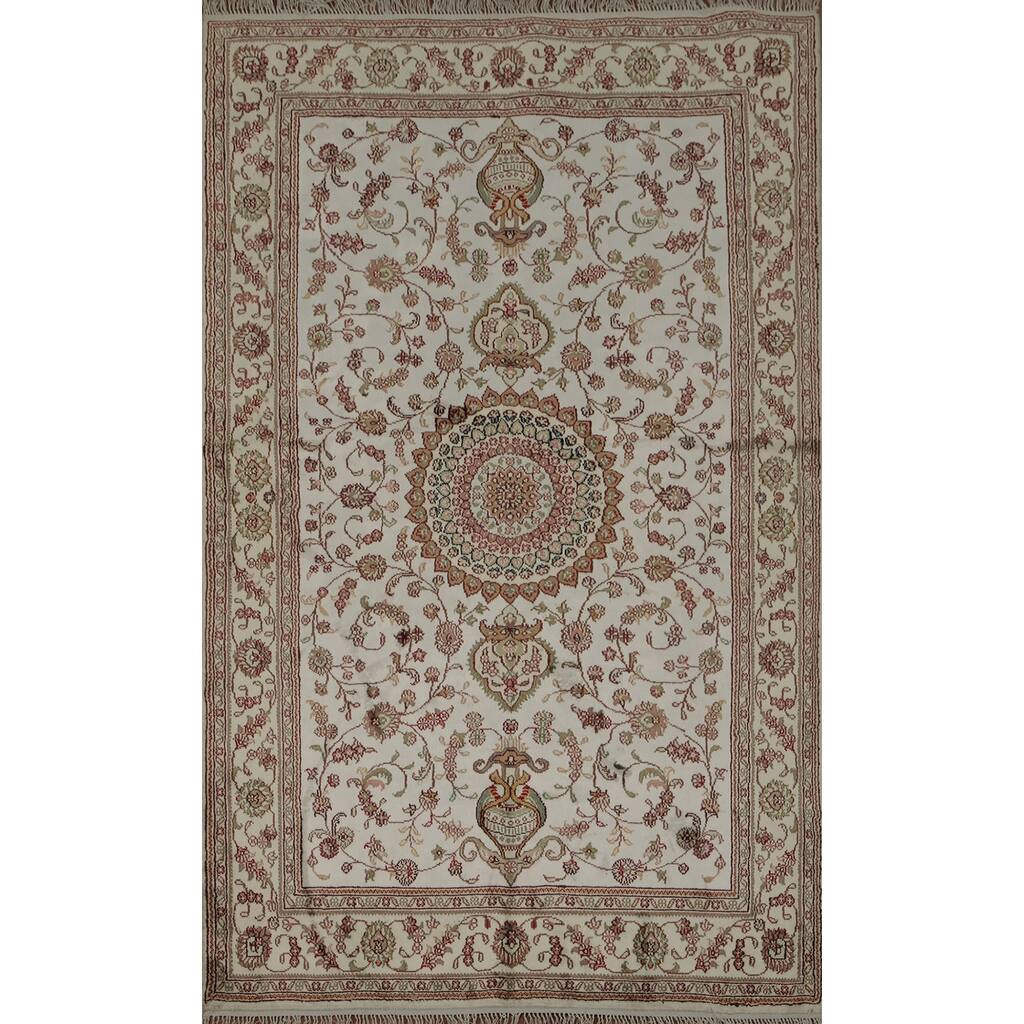 Hand Knotted Oriental 100% Silk Carpet Traditional Floral Beige & Ivories Kashmir Area Rug - 6' 0'' X 4' 0''