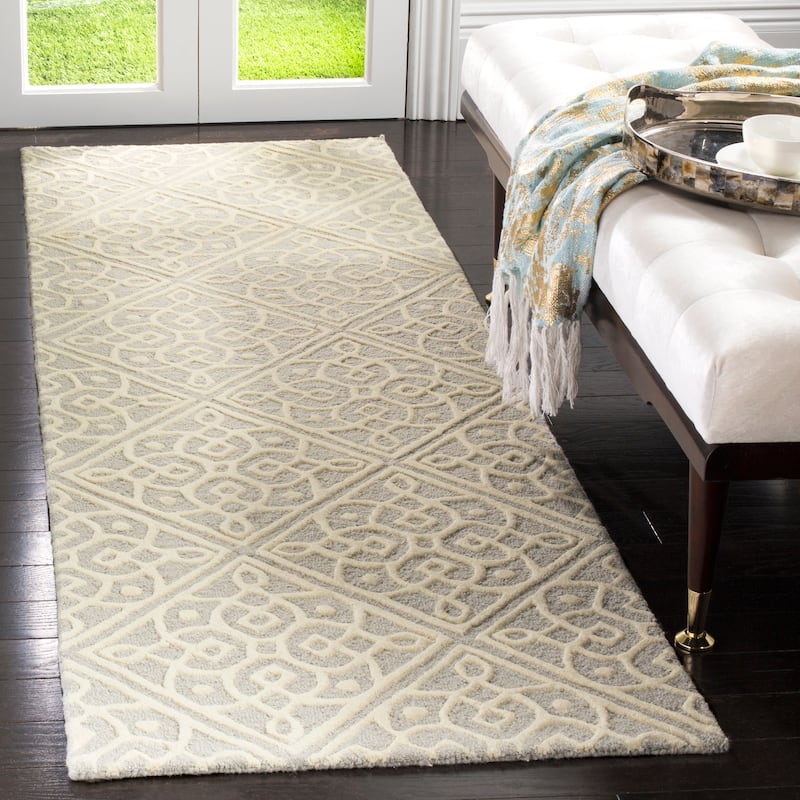 SAFAVIEH Handmade Cambridge Aristida Modern Wool Rug - 2'6" x 8' Runner - Light Grey/Ivory