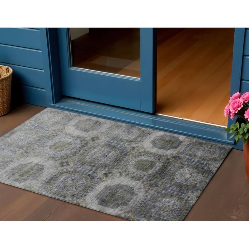 HomeRoots Medallion Transitional Rectangle Outdoor Rug - 3' x 5'