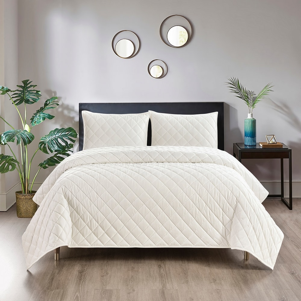 Pointehaven Heavy-Weight Oversized Diamond Design Velvet Quilt Sets