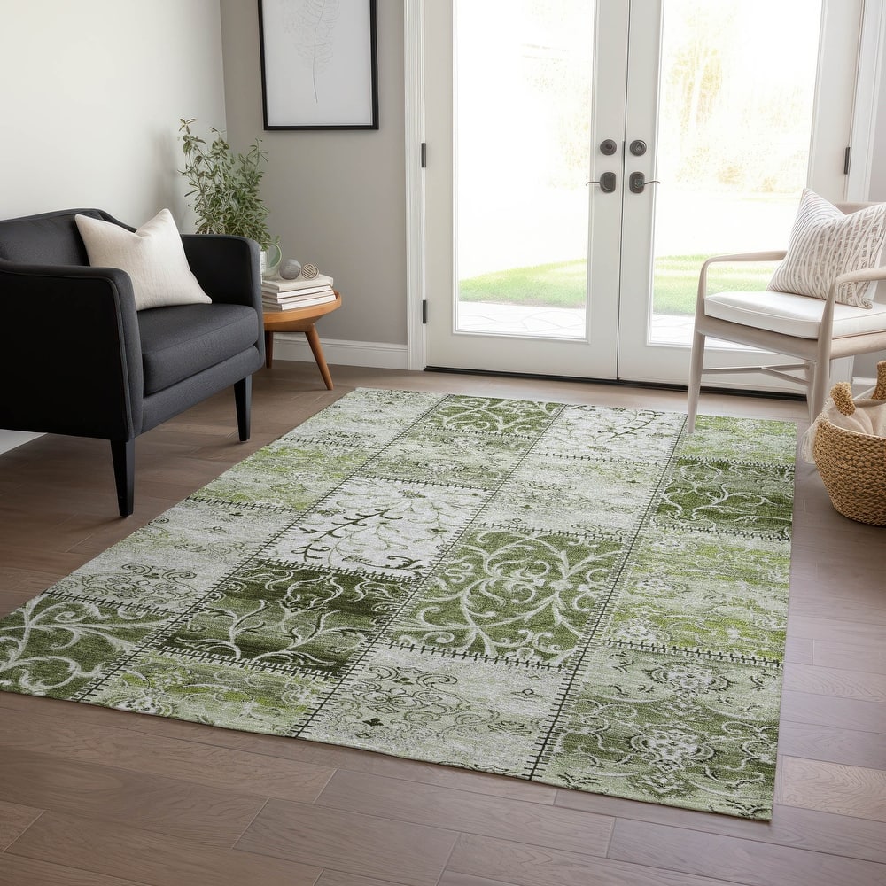 Machine Washable Indoor/ Outdoor Traditional Patchwork Chantille Rug