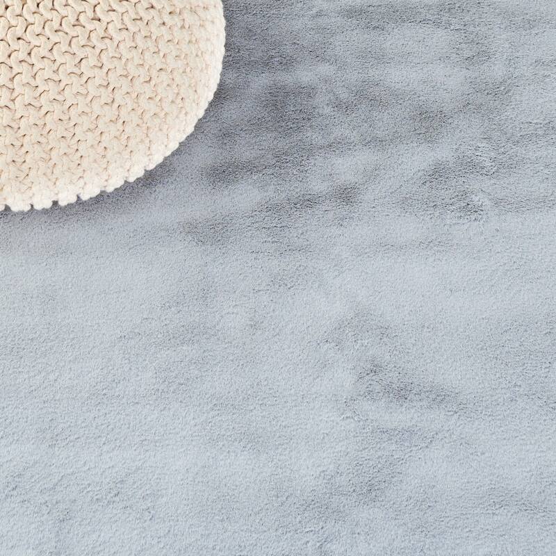 SAFAVIEH Faux Rabbit Auzinda Washable Fur Solid Shag Rug