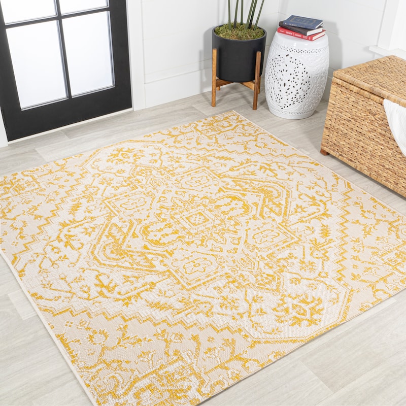 JONATHAN Y Charleston Medallion Indoor/Outdoor Area Rug - 5' Square - Cream/Yellow