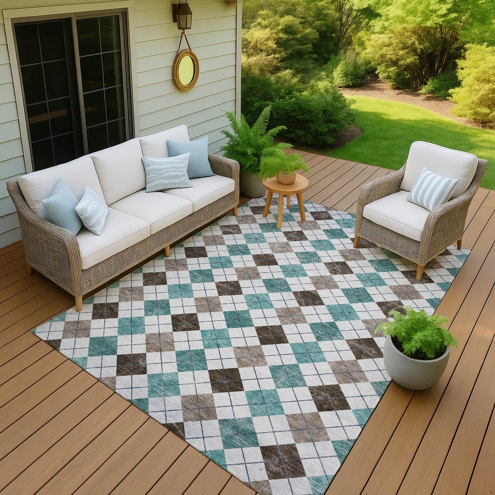 Machine Washable Indoor/ Outdoor Modern Argyle Chantille Rug