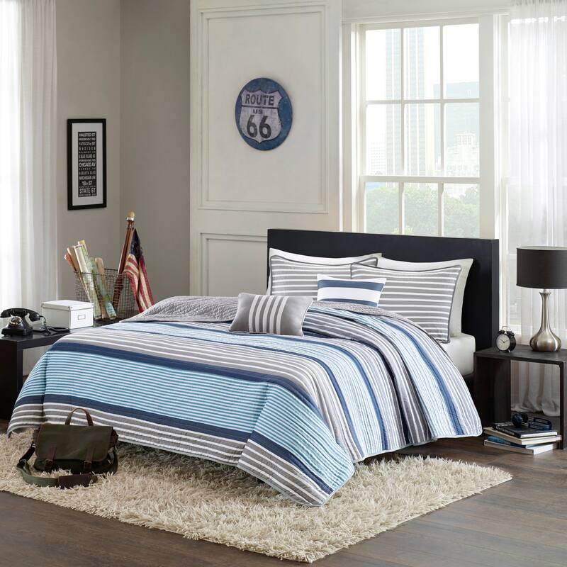 Intelligent Design Matteo Teal Reversible Quilt Set with Throw Pillows