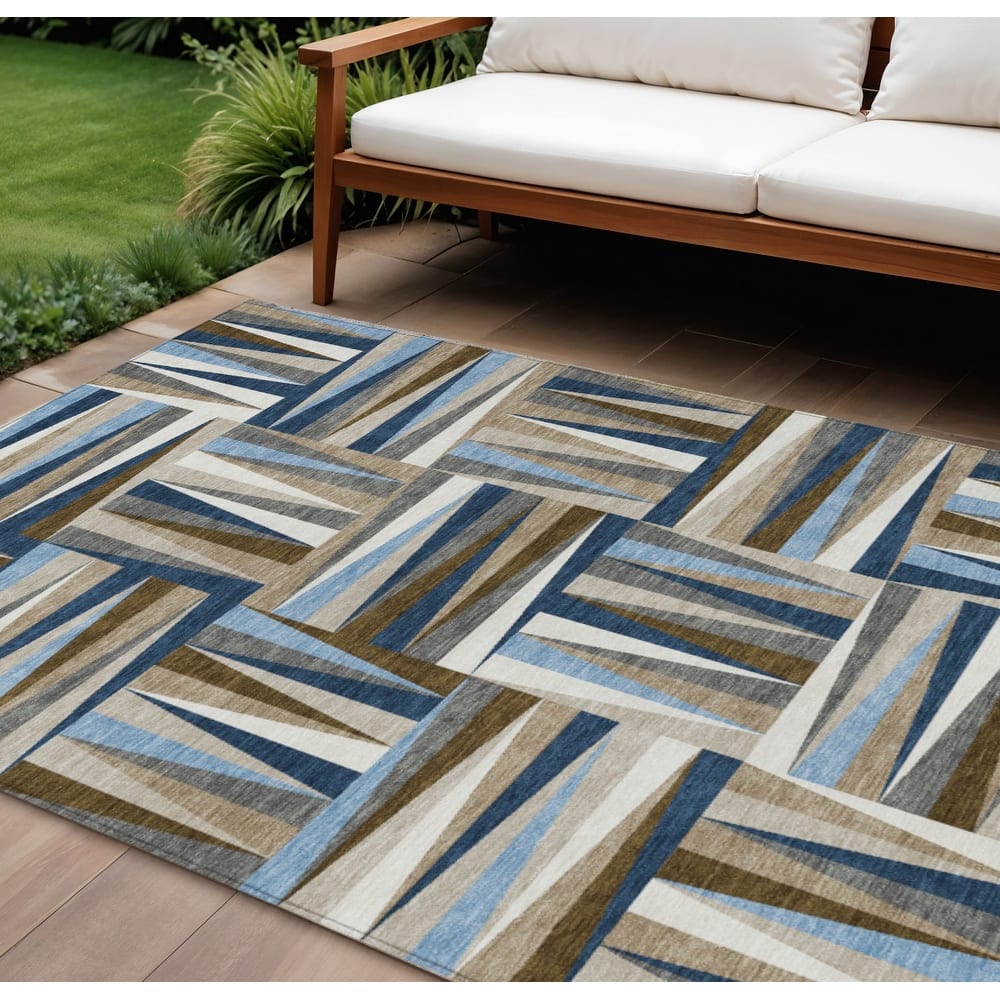 HomeRoots Geometric Transitional Rectangle Outdoor Rug