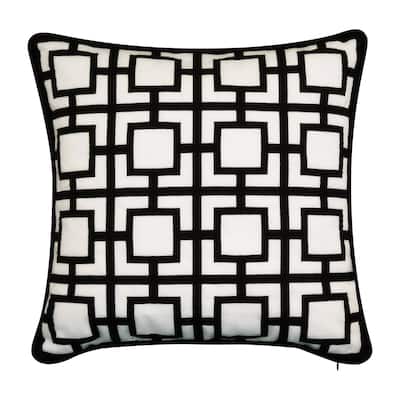 Edie At Home Modern Links Applique Indoor & Outdoor Decorative Throw Pillow, Black