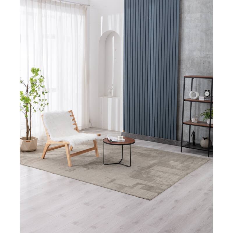 Wooden Living Room Lounge Chair With White Wool Carpet