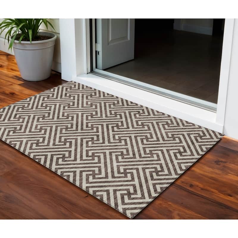 HomeRoots Geometric Transitional Rectangle Outdoor Rug - 3' x 5'