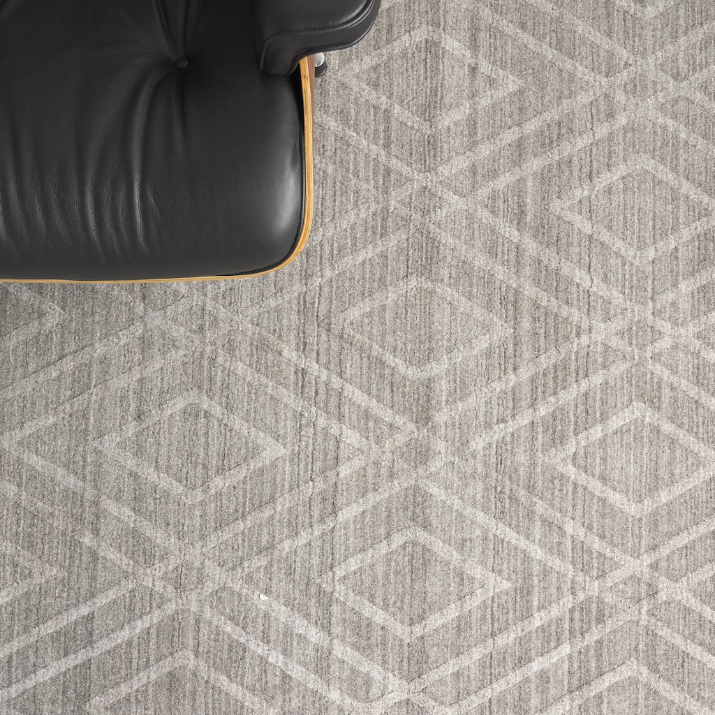 EXQUISITE RUGS Castelli Hand-loomed Bamboo Silk/Wool Grey Area Rug.