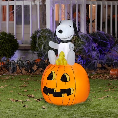 Gemmy Airblown Snoopy and Woodstock on Pumpkin Peanuts, 3.5 ft Tall, Multicolored