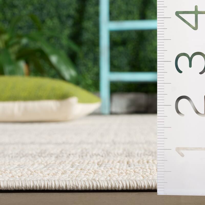 SAFAVIEH Veranda Fetije Washable Indoor/Outdoor Rug - Weather Resistant & Easy Cleaning