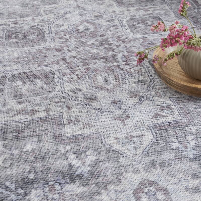 Civaz Power Loomed Distressed Floral Area Rug By HomeRoots - 72' X '48' X '0.28