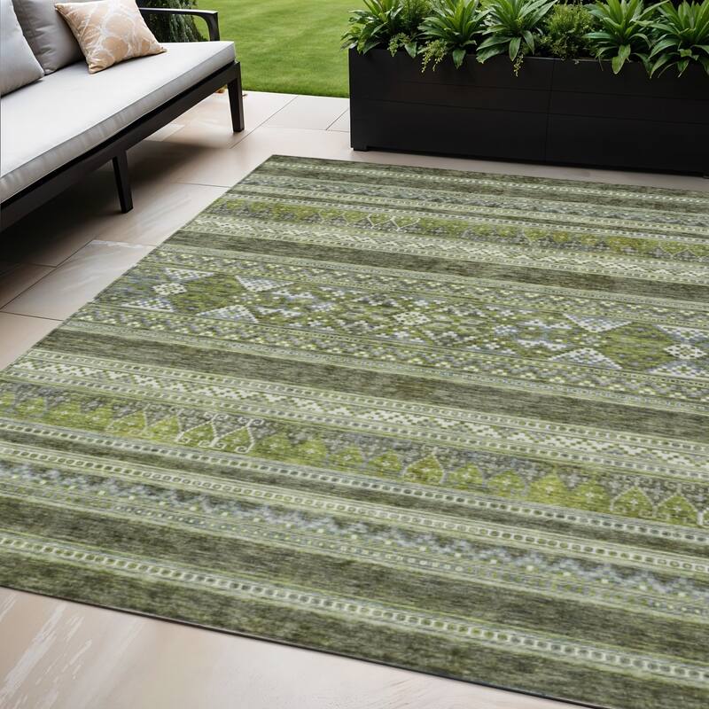 HomeRoots Southwestern Transitional Rectangle Outdoor Rug - 5' X 8'