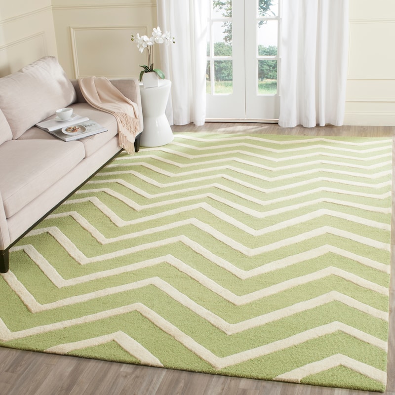 SAFAVIEH Handmade Cambridge Terttu Chevron Wool Rug - 6' x 9' - Green/Ivory