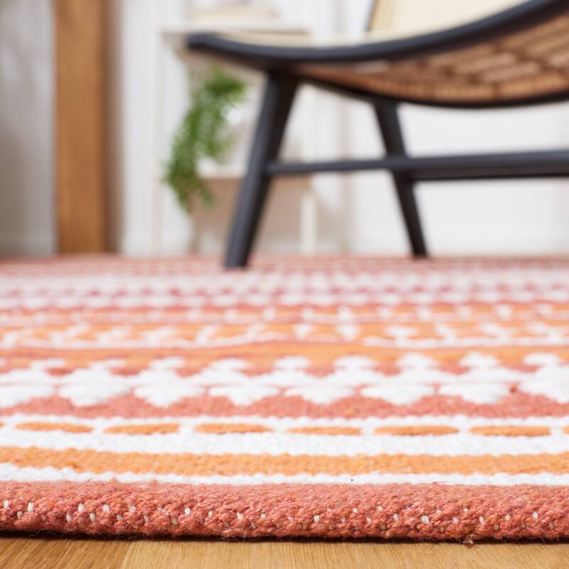 SAFAVIEH Handmade Montauk Nellwyn Cotton Rug