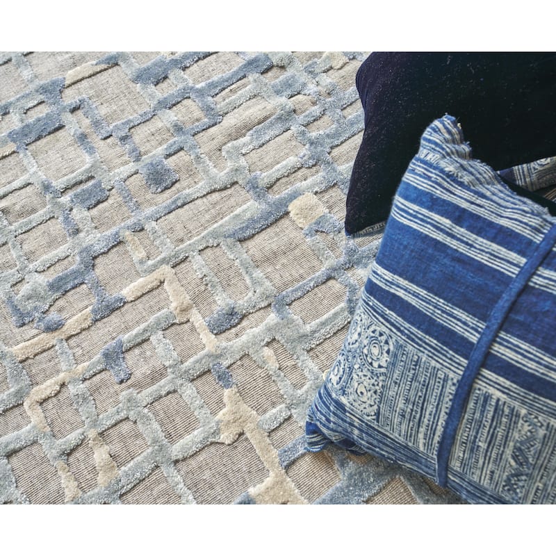 EXQUISITE RUGS Vista Hand-loomed Wool/Bamboo Silk Grey/Blue Area Rug.