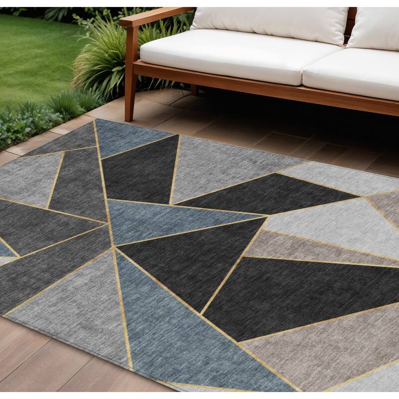 HomeRoots Geometric Transitional Rectangle Outdoor Rug - 10' X 14'