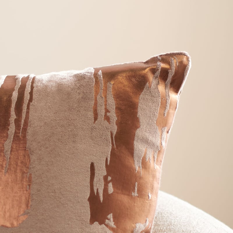 SAFAVIEH Hannia Decorative Throw Pillow