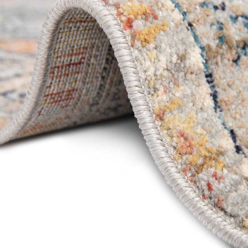 Traditional Nixa Collection Area Rug