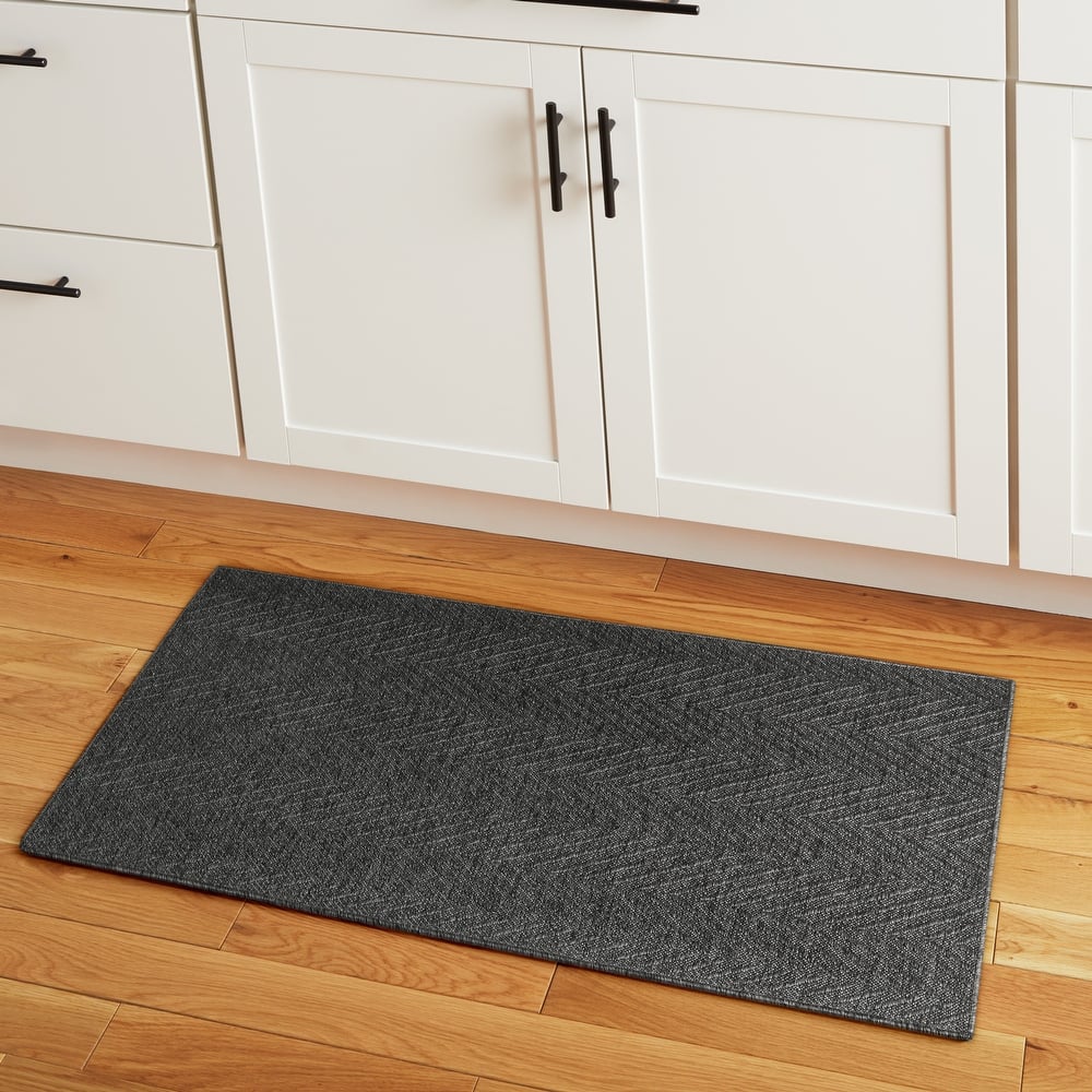 TOWN & COUNTRY BASICS Pax Herringbone Textured Solid Everwash® Washable Area Rug Black