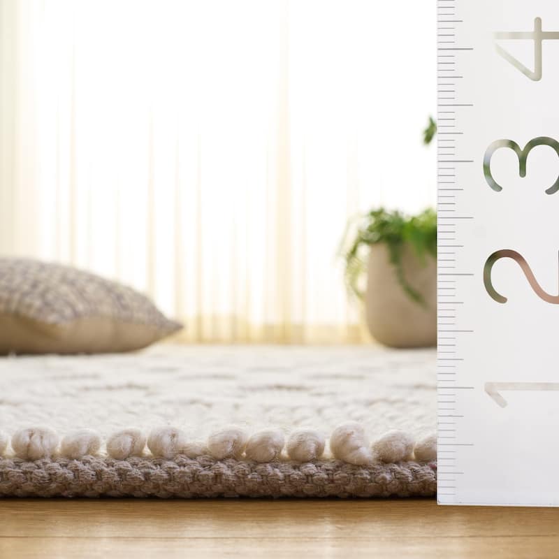 SAFAVIEH Handmade Natura Maddy Raised Textured Wool Blend Rug